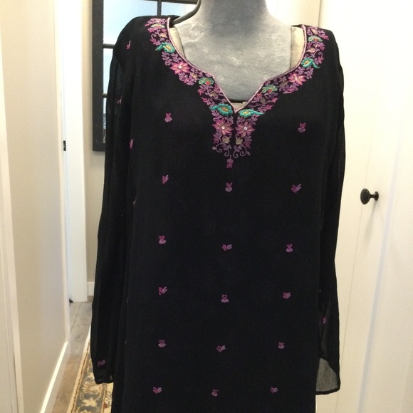 Lovely Feminine Ladies Top - Picture 6 of 7